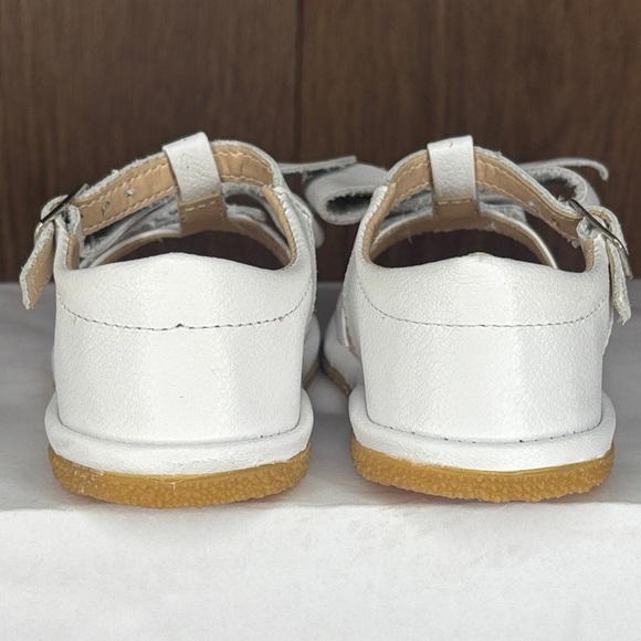 🔥🔥🔥White Sandals with Decorative Bows and Ankle Straps Size: 7C US/ 23EU🔥🔥🔥 - Picture 4 of 6